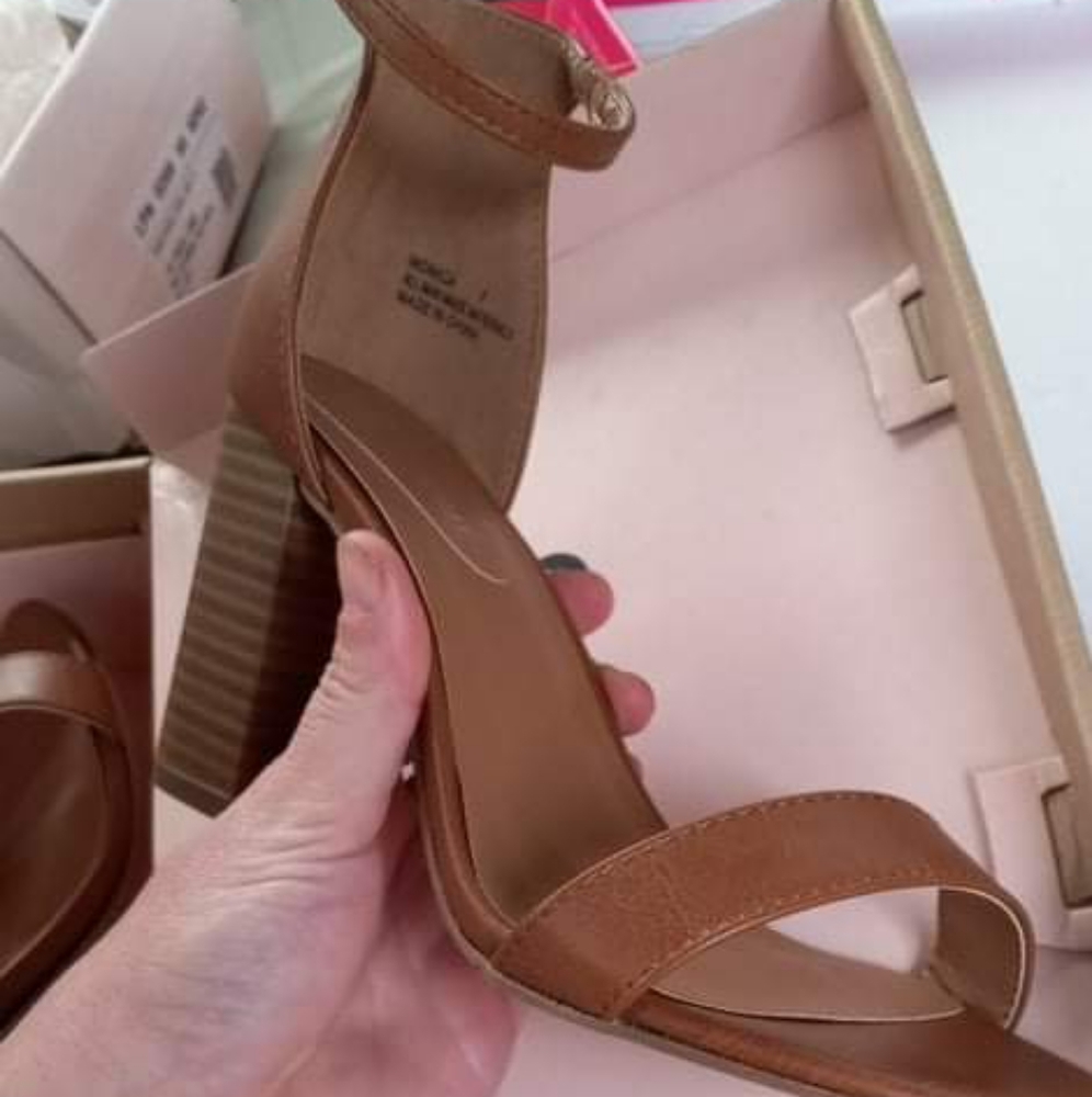 Heels cute brown size 7
